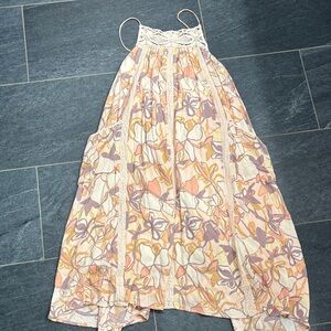 Floral midi Dress with Lace Detail and pockets